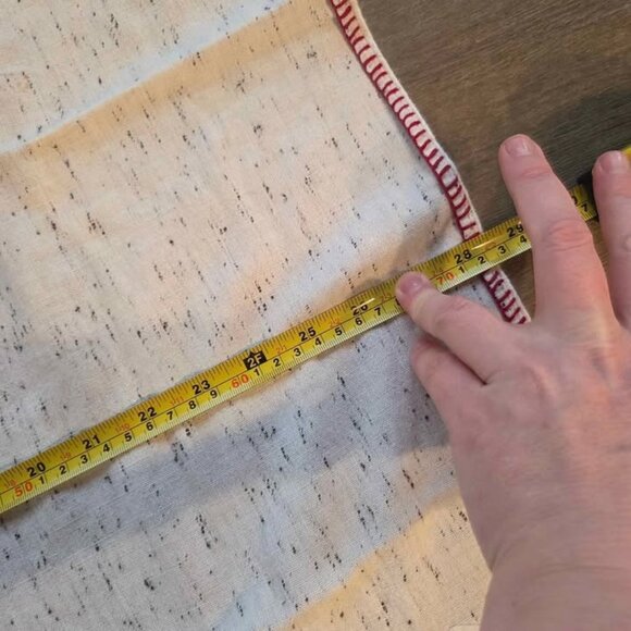 Vintage table square off white with red details - Picture 7 of 7